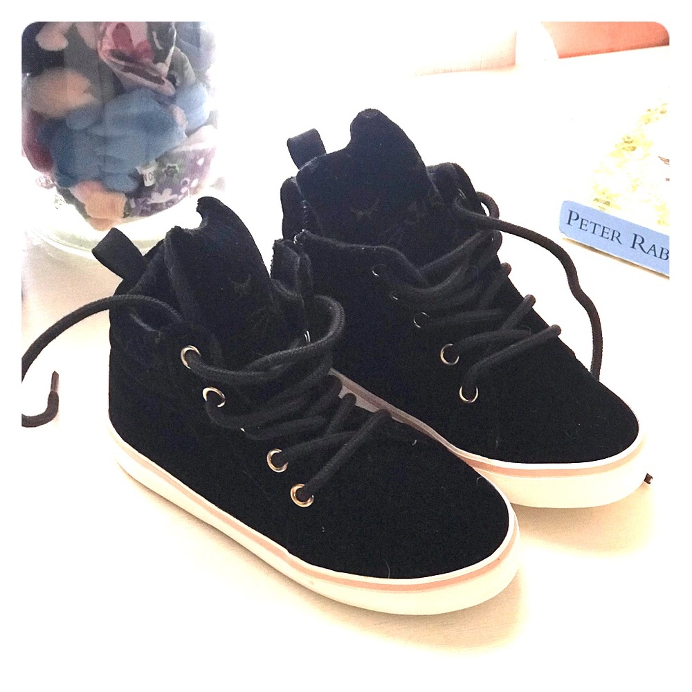 NWOT Old Navy Velvet Kitty Sneakers